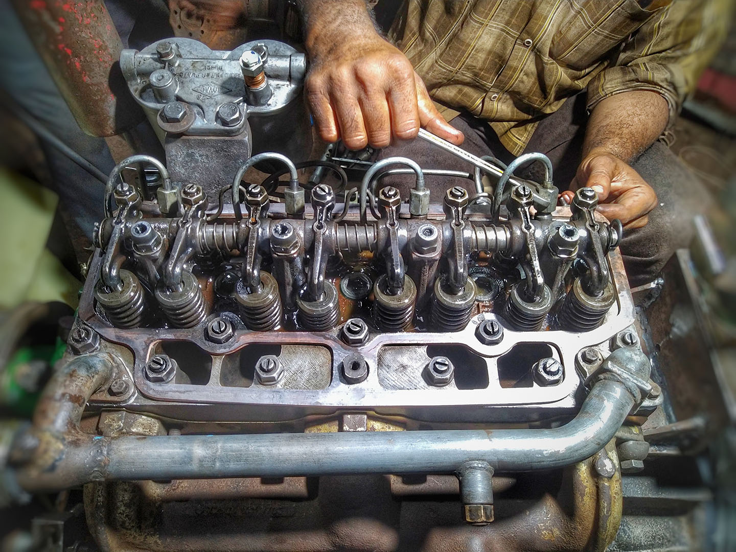 open engine head in a 4-cylinder